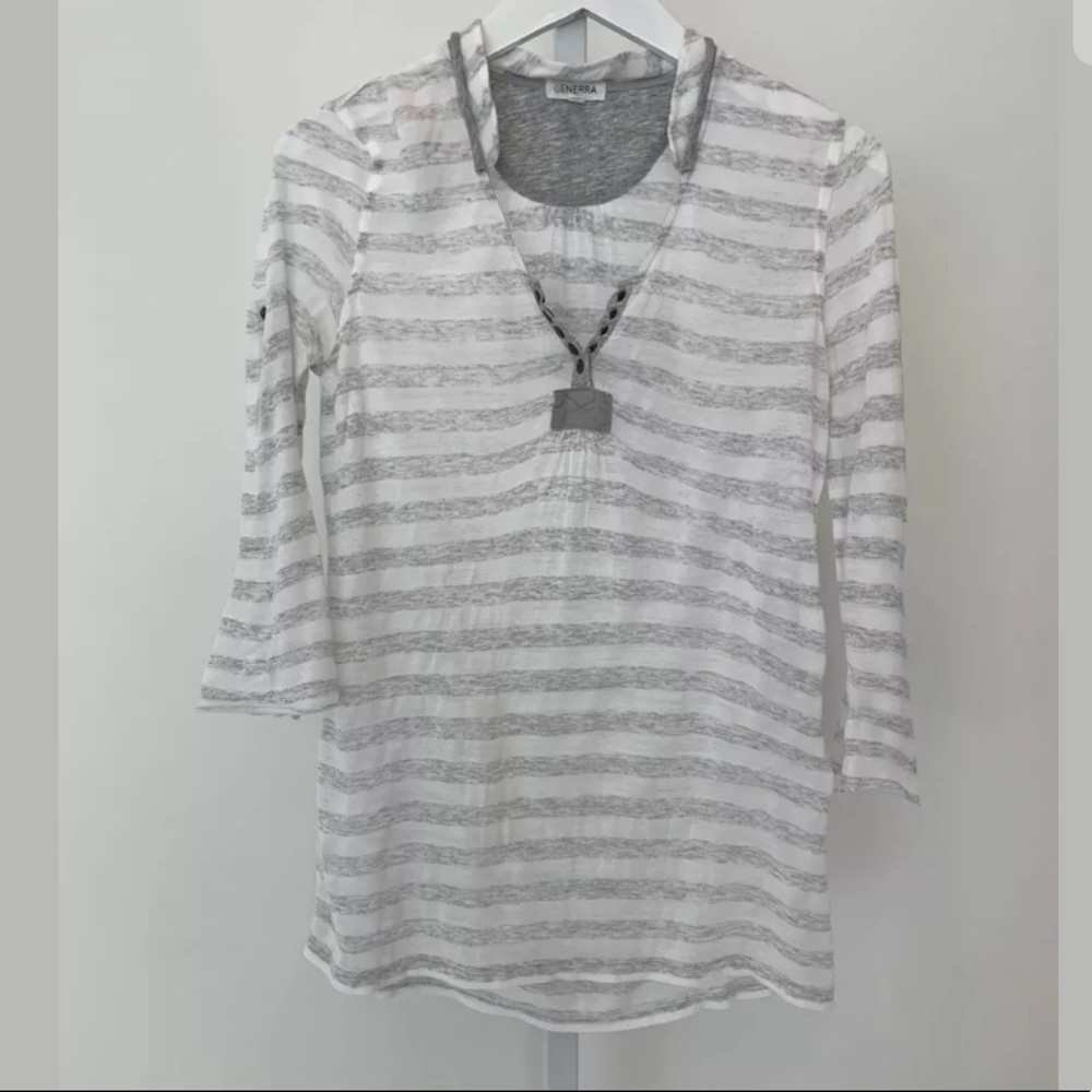 GENERRA GRAY AND WHITE STRIPE TOP SIZE SMALL